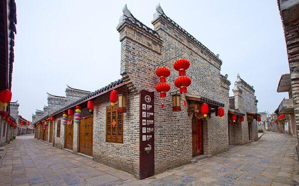 我的朋友直接把我当闺蜜，但我不想当她的闺蜜怎么办？不忍心拒绝她呀！游戏画面